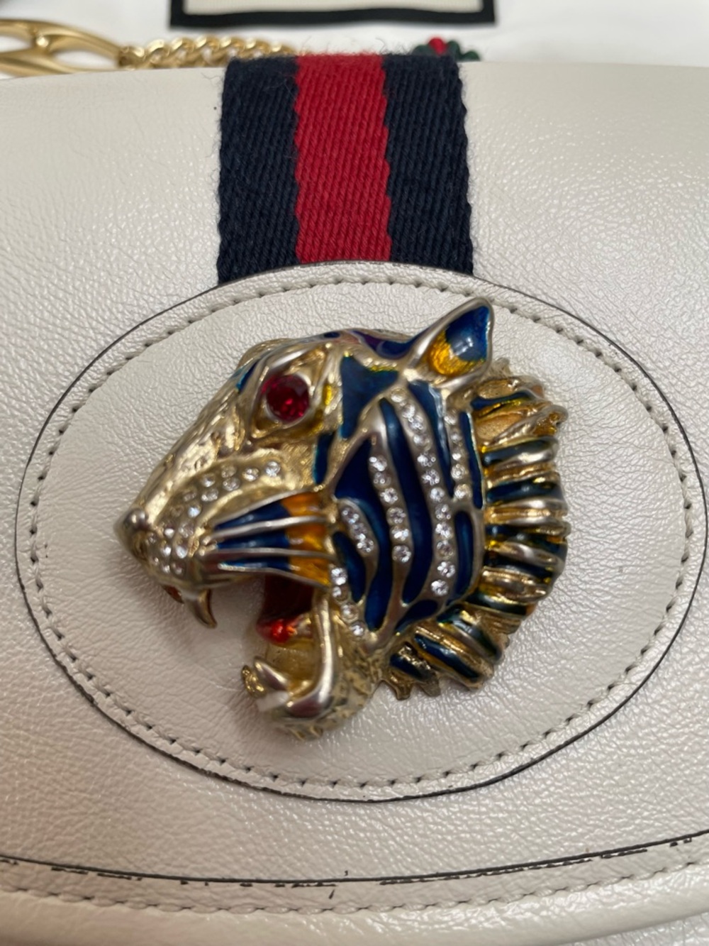 Gucci White Leather Shoulder Bag with Tiger Detail - Picture 2 of 11